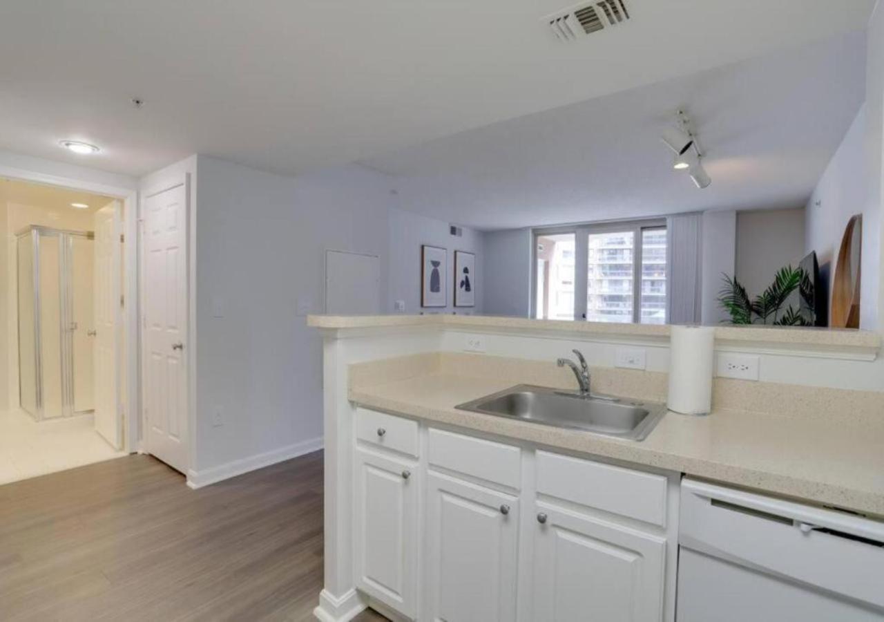 Spacious With 2 Bedrooms Appartement *