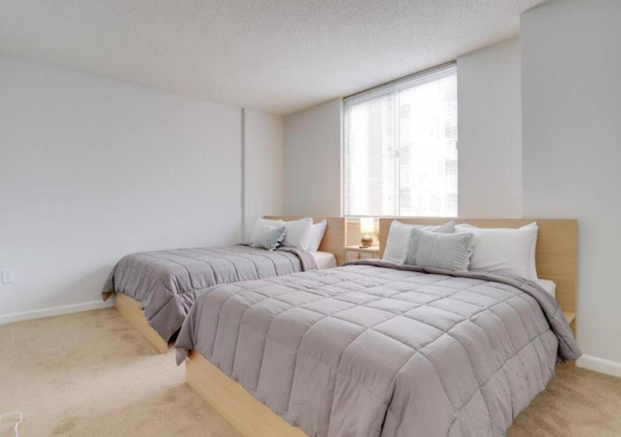 Spacious With 2 Bedrooms *